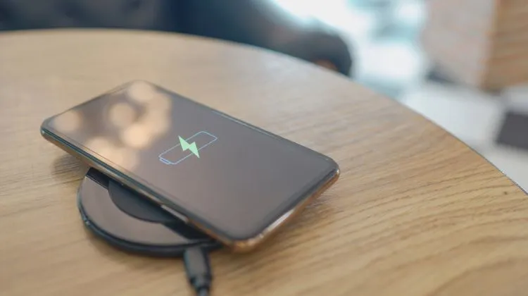 phone wirelessly charging